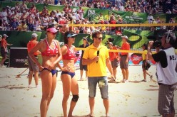 Beach volleyball players Zhang Xi (middle) and Chen Xue during the 2013 Beach Volleyball Women's Championships.