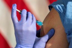 U.S. COVID-19 deaths soar as vaccinations grow