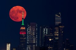 U.S. wildfires turn full moon orange