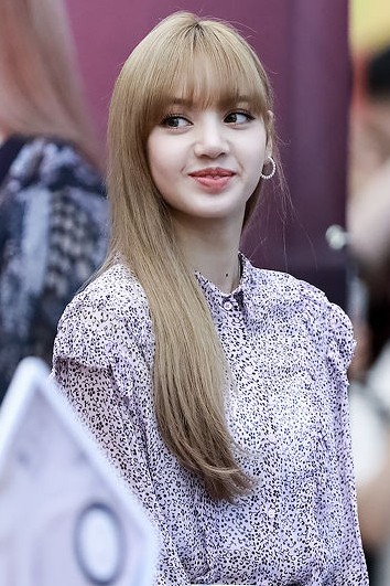 Lalisa's 'M.A.C x L Collection' With Mac Has Some Really Exciting, Shimmering, Glittering Makeup, Here's The First Look!