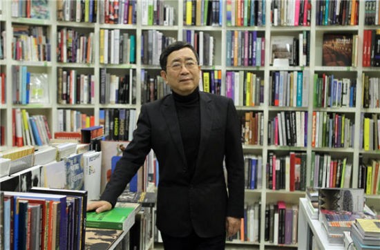 Culture writer Yu Qiuyu debuts first novel.