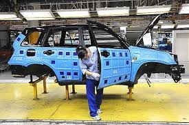 A Chinese economy expert has predicted an upcoming decline in the country's automotive industry.