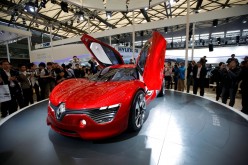 Visitors look at a Renault electric concept car at the Shanghai Auto Show. The company seeks to catch up with its competitors in the world’s biggest auto market. 