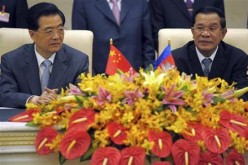 China's Former President Hu Jintao (L) and Cambodia's Prime Minister Hun Sen (R).