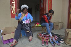 Shoes with traditional Chinese elements fused with modern style are getting popular with the younger generation.
