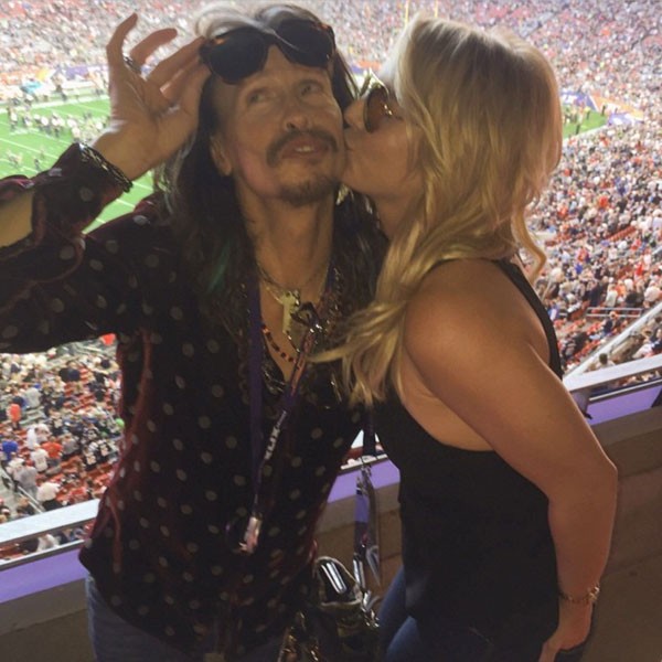 Britney Spears Gives Steven Tyler A Kiss At Super Bowl XLIX