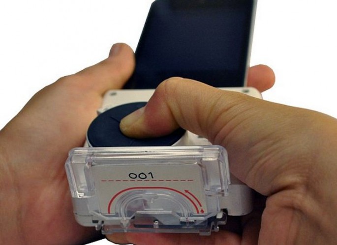 Smartphone dongle that detects HIV and syphilis