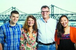 Canadian couple Kevin Garratt (2nd, right) and Julia Dawn Garratt (2nd, left) were charged with espionage in China.