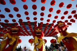 Young and old alike, Chinese citizens dig the performances at the temple fair during the Spring Festival.