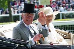 President Xi, along with his wife, was greeted by Prince Charles on behalf of the Queen. Later on they traveled to Horse Guards Parade for the ceremony where thousands of people awaited.