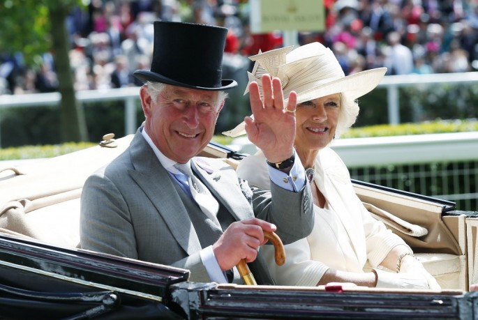 President Xi, along with his wife, was greeted by Prince Charles on behalf of the Queen. Later on they traveled to Horse Guards Parade for the ceremony where thousands of people awaited.