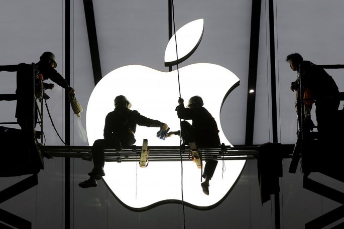 Workers prepare for the opening of an Apple store in Hangzhou, Zhejiang Province, Jan. 23, 2015.