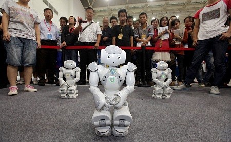 Robots made by students of Wuhan Institute of Technology University during an electronics expo in Wuhan, Hubei Province.