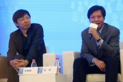 Sohu CEO Charles Zhang (L) and Xiaomi founder Lei Jun.