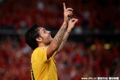 Goulart Pereira's hat-trick pushes China team to victory, 3-2, beating defending champion Western Sydney Wanderers in the AFC Champions League on Wednesday.