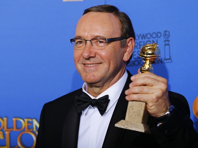 Kevin Spacey poses backstage with his award for Best Performance by an Actor in a Television Series for "House of Cards" at the 72nd Golden Globe Awards in Beverly Hills, California Jan. 11, 2015. 