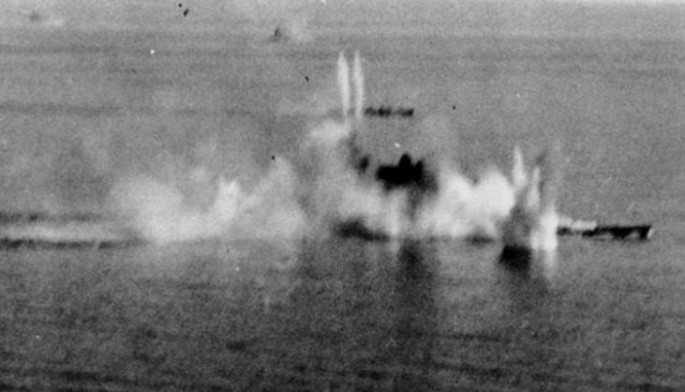 Musashi under attack by carrier aircraft from the US Navy's Task Force 38.
