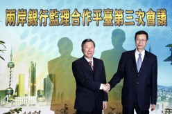 China's Banking Regulatory Commission Chairman Shang Fulin (L) shakes hand with Taiwan's Financial Supervisory Commission Chairman Chen Yuh-chang in Taipei, April 1, 2013. 