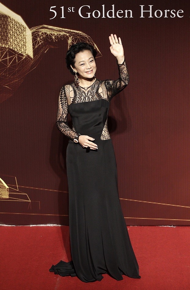 Actress Sylvia Chang waves as she stands on the red carpet at the 51st Golden Horse Film Awards in Taipei, Nov. 22, 2014.