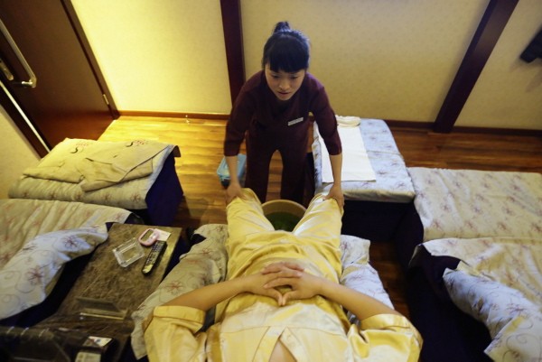 Masseuses grab the lead in receiving the highest salary among Chinese female "new" blue-collar workers.