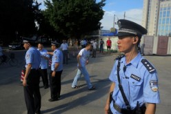Police in Yibin have captured four suspects for kidnapping a man and forcing him to kill a woman.