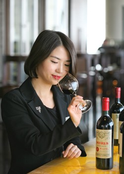 Li Meiyu was accredited with an Advanced Sommelier status by the Court of Master Sommelier in 2014, a step closer to the Master of Sommelier.