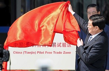 Tianjin municipal mayor and acting Communist Party Secretary Huang at an unveiling ceremony held on April 21, 2015, in Tianjin municipality for the China (Tianjin) Pilot Free Trade Zone.