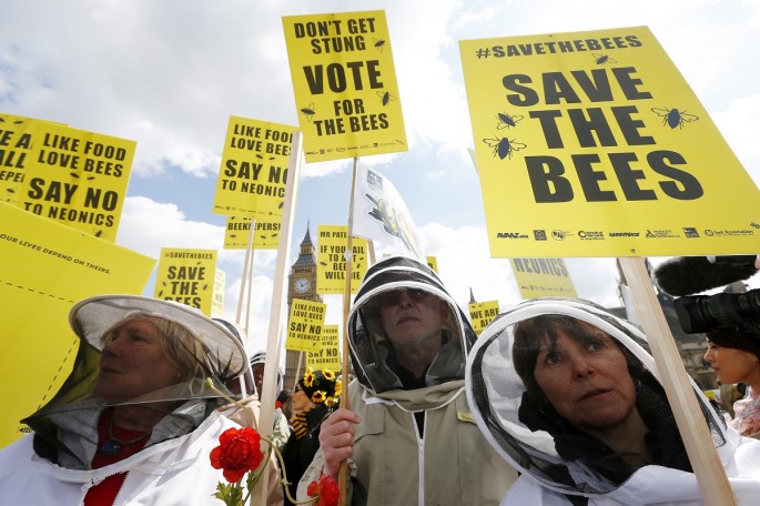 Beekers demand ban on pesticides containing neonicotinoids.