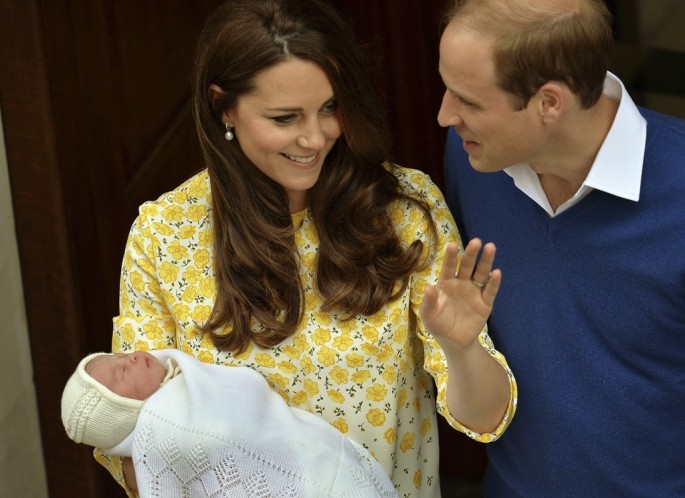 Britain's Prince William and his wife Catherine, Duchess of Cambridge, appear with their baby daughter outside the Lindo Wing of St Mary's Hospital, in London, Britain May 2, 2015. The Duchess of Cambridge, gave birth to a girl on Saturday, the couple's s