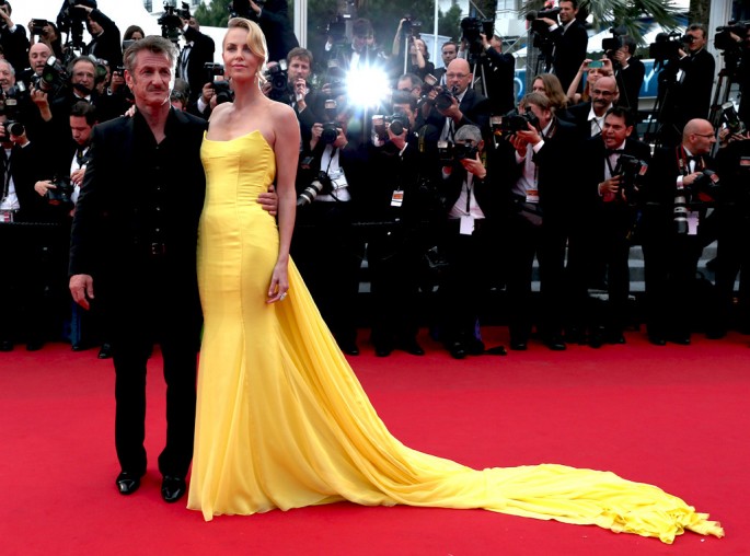 Charlize Theron Posing With Partner Sean Penn For The 'Mad Max: Fury Road' Premiere At 2015 Cannes Film Festival 