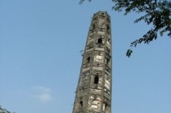 A view of the 1,000-year-old leaning structure in Tianmashan Mountain in Shanghai.