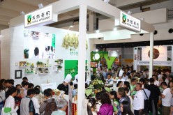 Visitors flock to the Hona Organic booth at the Biofach China trade fair in May 2015. 