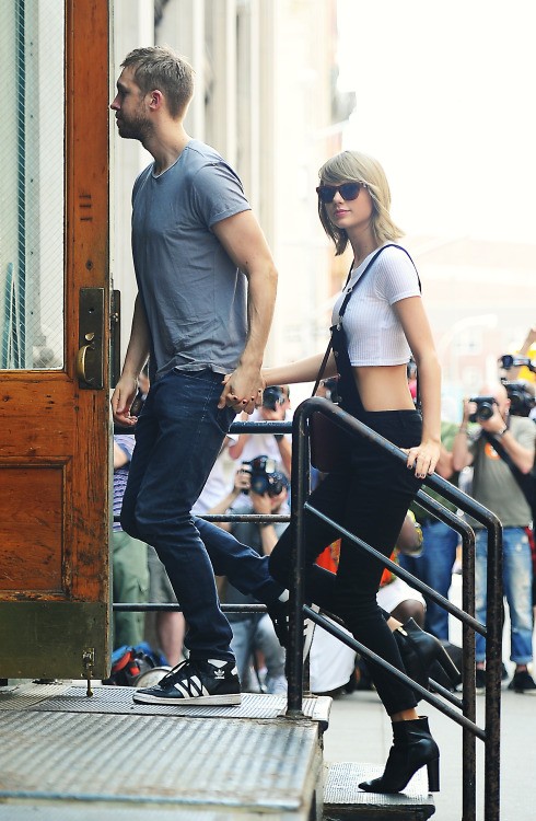 Calvin Harris and Taylor Swift were photographed on a lunch date on May 28, 2015, in New York.