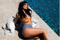 Kylie Jenner’s New Sexy Photo In A Corset Made Of Feathers [SLIDESHOW]