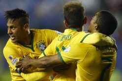 Brazil's Neymar (L) flocked by teammates