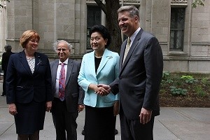 Chinese Vice Premier Liu Yandong with officials from the University of Pittsburgh.