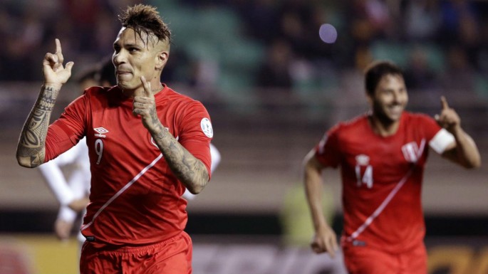 Peru's Paolo Guerrero (#9) will lead his team against Chile in the semifinals.