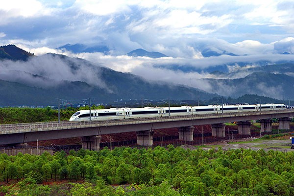 A train runs on the Hefei-Fuzhou high-speed rail.