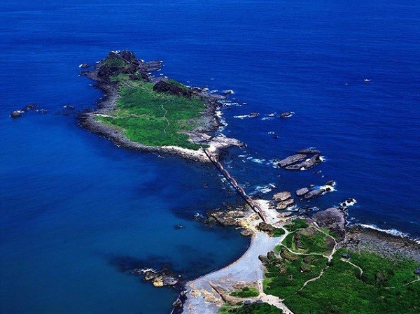 An aerial shot of Taiwan's Sanxiantai with the Dragon Bridge connecting two islands.
