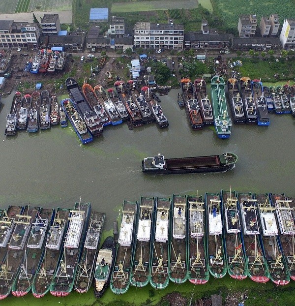 As part of Zhejiang's preparations for Typhoon Chan-Hom, the local government has called its ships back to port and evacuated over 865,000 residents.