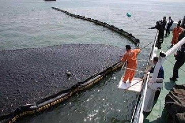 China's Oceanic Administration headed the clean-up of Bohai Bay during the oil spill in 2011. 