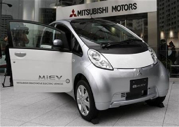 The Ministry of Industry and Information Technology said that more new energy vehicles are being produced and sold this year.