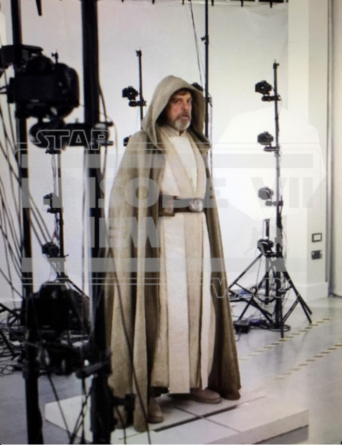 Leaked Pic From The Sets Of 'Star Wars: The Force Awakens'