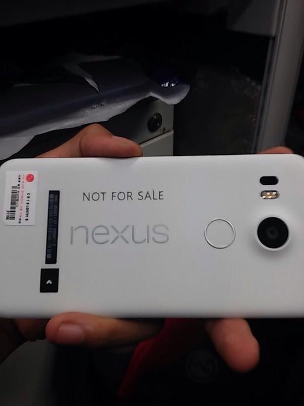 A real photo of the LG Nexus 5 2015 has surfaced.
