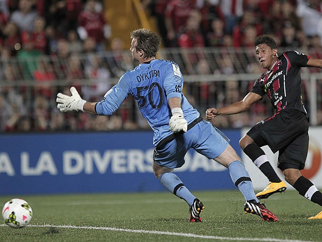 DC United goalkeeper Andrew Dykstra in action.