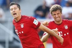 Bayern Munich's Robert Lewandowski (L) and Thomas Muller 