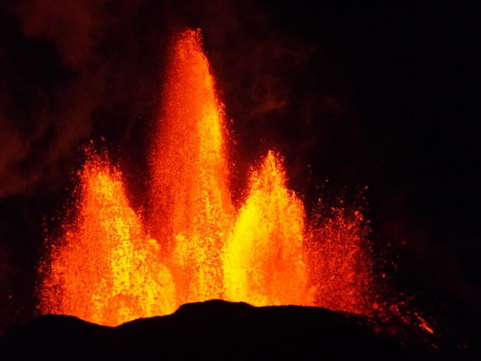 Lava fountains of the fissure eruption in Holuhraun, northeast of Bárðarbunga (Iceland).
