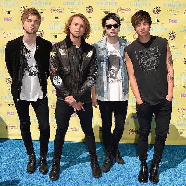 5 Seconds of Summer attended the Teen's Choice Awards 2015.