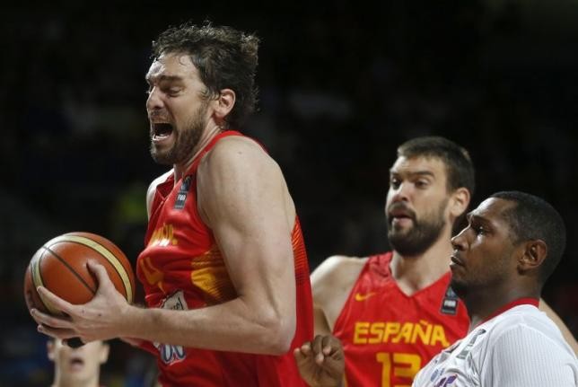 Pau Gasol (L) will play for Spain in the 2015 EuroBasket, while brother Marc (#13) will not.