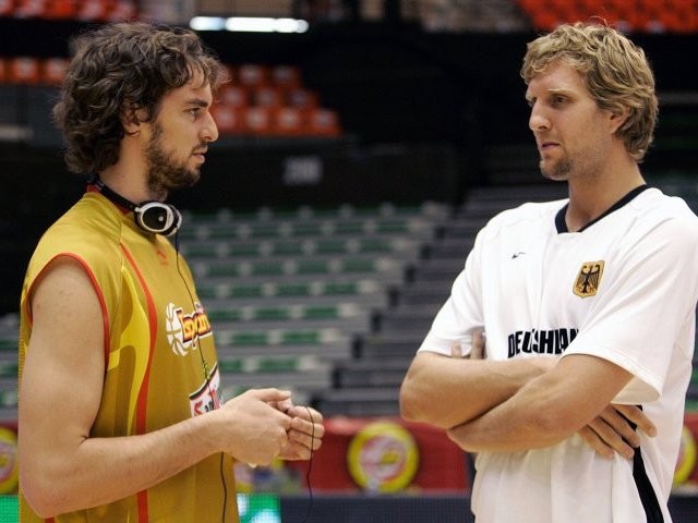 Two of best European players in the NBA,  Pau Gasol (L) and Dirk Nowitzki, are talking to each other. 